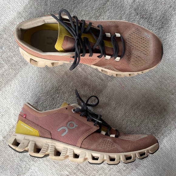 On Women's Cloud X Sneakers | Size 8 - Picture 2 of 4